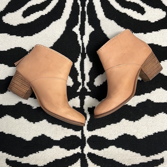 TOMS Leila Leather Bootie in Tan Size 7.5 - Picture 6 of 14